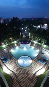 Vue Palace, ARTOTEL Curated - Piscine