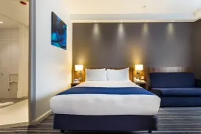 Holiday Inn Express Colchester by IHG - Room