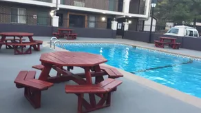 Econo Lodge Inn & Suites Huntsville University Area - Piscina