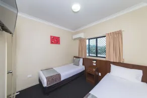 Rocky Resort Motor Inn - Room