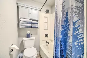 Ideally Located Buckley Apartment w/ Balcony! - Interiør