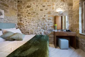 Agarathos Homes - Room