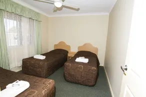 Green Gables Motel - Room
