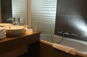 Hotel Acacia - Bathroom