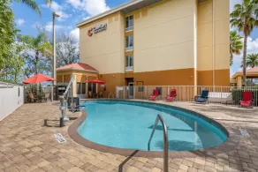 Comfort Inn & Suites Orlando North - Piscina