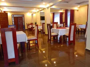 Equator Pastoral Resort - Restaurant