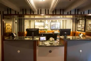 Delta King Hotel - Hall