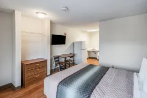 HomeTowne Studios by Red Roof Spokane - Valley - Chambre