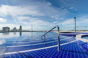 Meriton Suites Southport - Pool