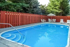 AmericInn by Wyndham Holland MI - Piscine extérieure