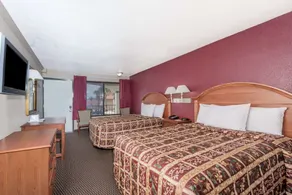 Days Inn by Wyndham San Antonio Splashtown/ATT Center - Room
