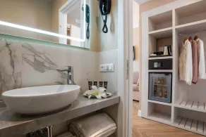 The Boutique Hotel - Bathroom