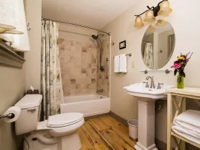 Bark Eater Inn - Bathroom