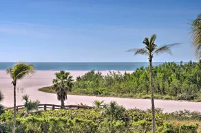 Cozy Coastal Condo w/ Pool Access: Steps to Beach! - Interiør