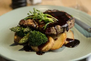 Rydges Pit Lane - Restaurante