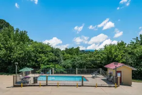 Quality Inn & Suites Hot Springs-Lake Hamilton - Piscina