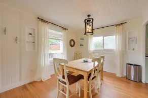 Walk to Shore! Long Beach Home w/ Fire Pit - Interiör