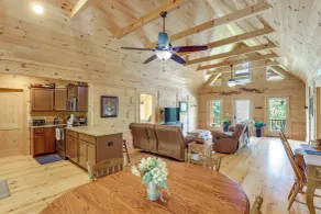 Updated Cabin By Linville Falls: Deck & Game Room! - Interni