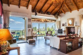 House With Private Pool, Isolated, Unique View - Salle de séjour