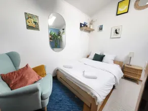 Large 2 bedrooms house with parking - Værelse