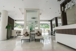 Padgett Place - Deluxe Suites - Hall