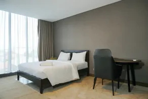 Luxurious 1BR at L'Avenue Apartment near Sampoerna Universitas By Travelio - Room