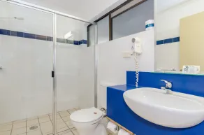 Gladstone Palms Motor Inn - Bathroom