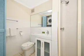 Shandelle Apartments - Bathroom