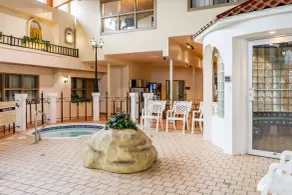Quality Inn & Suites - Pool
