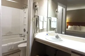 Homegate Studios & Suites San Antonio Medical Center - Bathroom