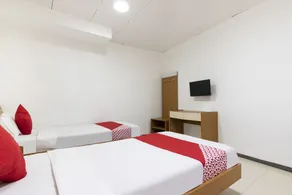 OYO 416 Lucky Hotel - Room