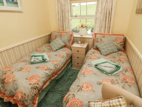 courtyard cottage - Room