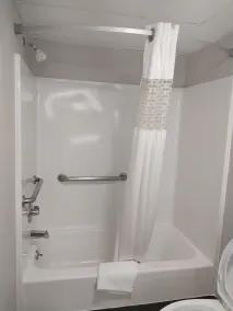 Days Inn by Wyndham Vineland - Salle de bain