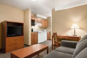 Days Inn & Suites by Wyndham Cochrane - Chambre