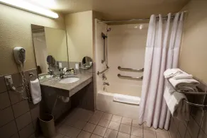 Hawthorn Suites by Wyndham Napa Valley - Badrum