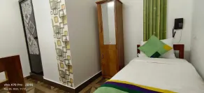 Nirupama,Hotel Aluva 700 Mtr From Aluva Railway Station - Rum