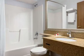 Microtel Inn & Suites Lincoln - Salle de bain