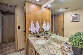 Balcony w/ Hot Tub: Monkey Island Vacation Rental! - Interiör