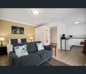 Oyster Cove Chalet - Room