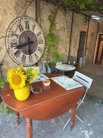 Le Montréal - Outdoor dining