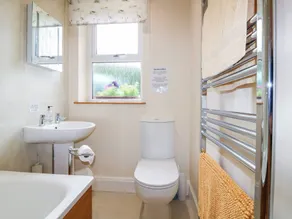 Katmoget Cottage - Bathroom