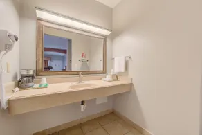 Weslaco Inn by Capital O Near Mercedes - Salle de bain