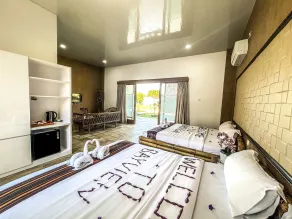 Bayview Beach Resort East Lombok - Zimmer
