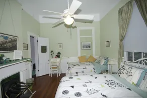 The Burgundy Bed and Breakfast - Chambre