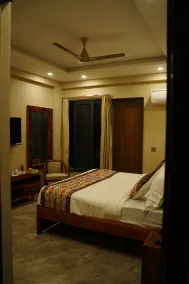 Treebo Aashirwad Bliss Inn With Swimming Pool - Zimmer