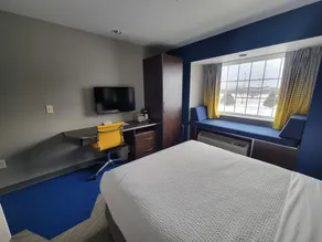 Microtel Inn & Suites by Wyndham Bluffs - Chambre