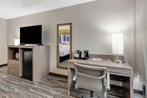 Clarion Pointe Near Erie Casino - Chambre