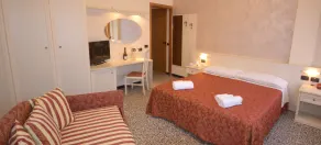Gold Hotel - Room