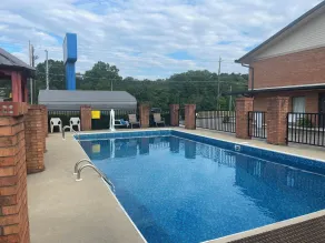 Royal Inn - Anniston - Pool