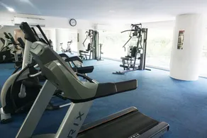 Luxurious 1BR At Dago Suites Apartment By Travelio - Fitnessfaciliteter